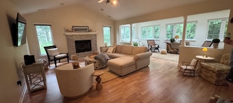 Pine Knoll Shores Vacation House- Private Beach Access-Family Friendly