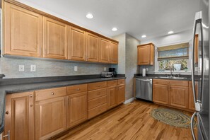 Private kitchen - Sun Realty pet-friendly oceanside Duck home w/ pool, hot tub & sound views (Duck)