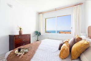 Iron/ironing board, free WiFi, bed sheets - Apartamento Azur - Exclusivo apartamento frente al mar en Sitges (Sitges)