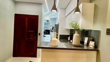 Coffee/tea maker, fridge, microwave, oven
