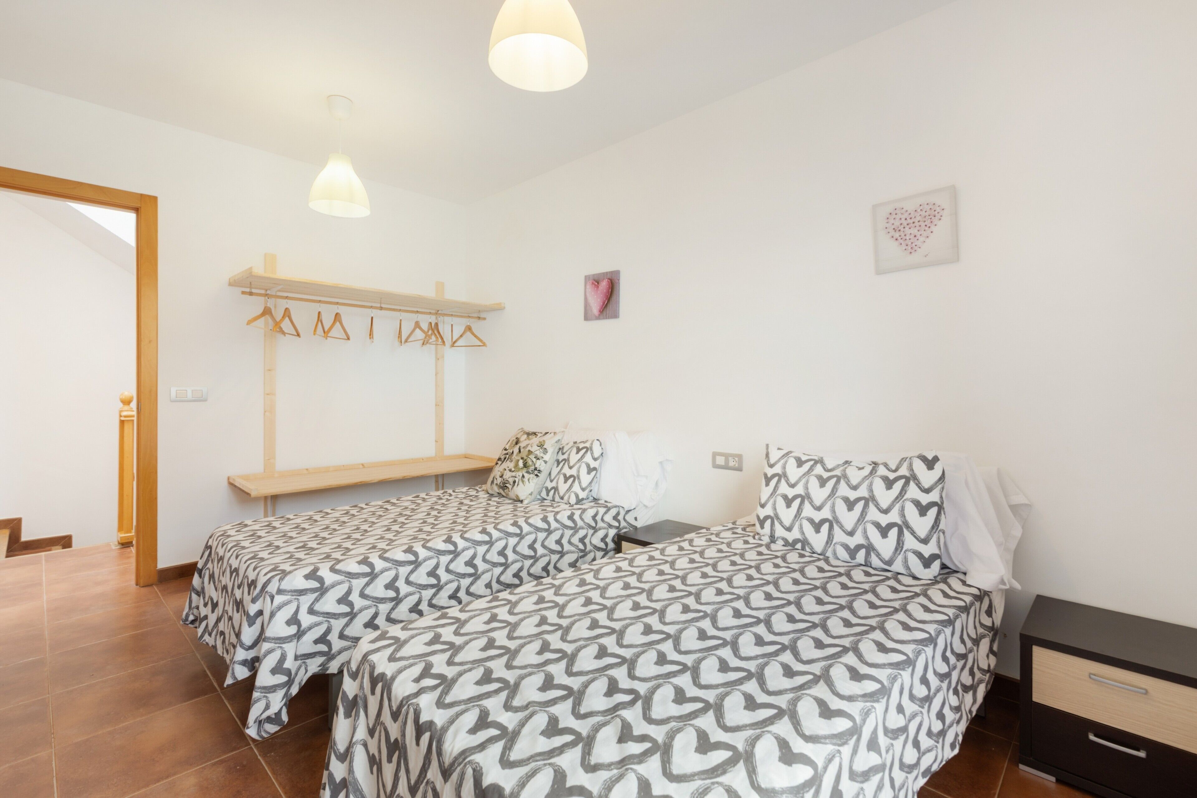 Iron/ironing board, WiFi, bed sheets