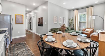 LUX 8BR Somerville Group Retreat, Sleeps 24, Free Parking, Walk to Green Line