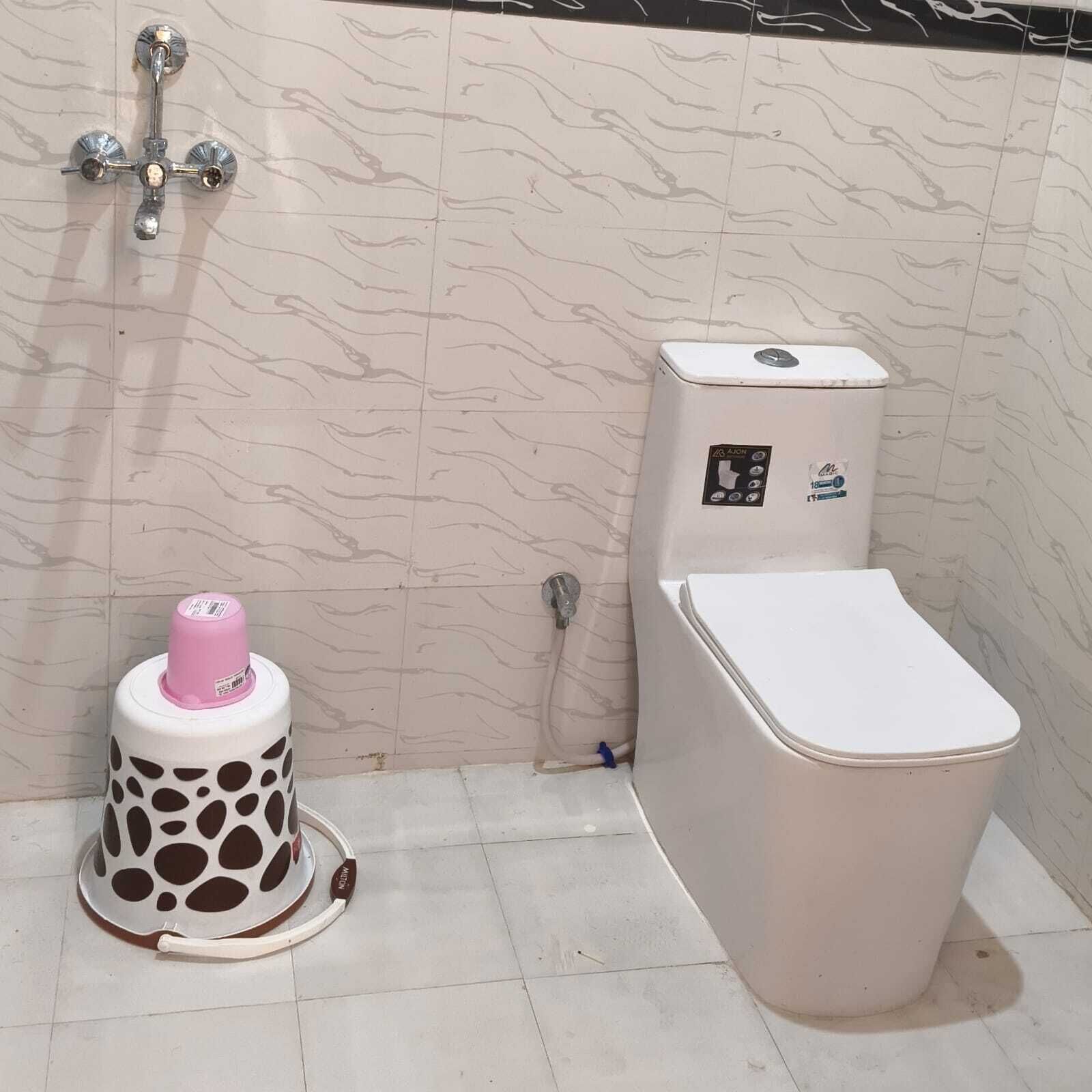 Shower, free toiletries, towels, soap