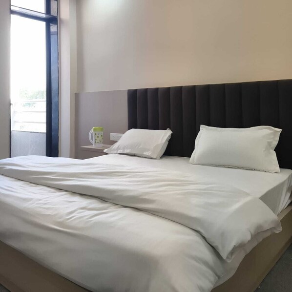 Standard Single Room, Balcony, Mountain View | Free WiFi