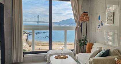 5 Sec to Beach! Full ocean & Panoramic Bridge View with Free Parking