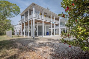 Exterior - Chateau Relaxo: Dog Friendly Home Close to Everything! (Oak Island)