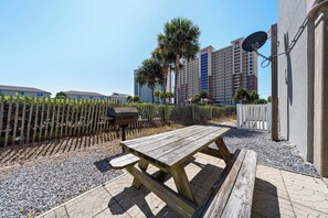Outdoor dining - 🏖️ Ocean Echo 103 | Low-Density Condo | Steps to Gulf Shores Beach, Sleeps 9 (Gulf Shores)