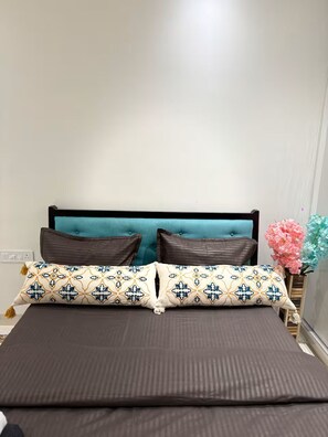 1 bedroom, iron/ironing board, WiFi, bed sheets - Aashiyana Apartments (New Delhi)