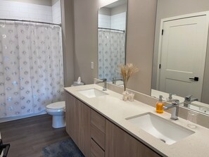 Hair dryer, towels, soap, shampoo - Your best vacation stay with Top Tier Amenities near all theme parks! (Davenport)