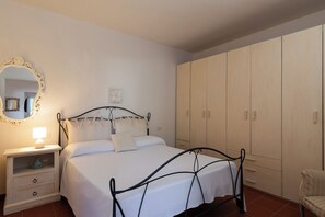 Apartment, 2 Schlafzimmer, Meerblick | Bügeleisen/Bügelbrett, kostenloses WLAN