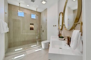 Hair dryer, towels - Desert Sunset Paradise-Pool, Spa, Mini Golf, Games (Indio)