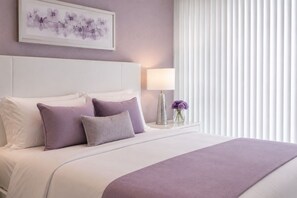 1 bedroom, iron/ironing board, WiFi, bed sheets - Modern 1BR Getaway in the Heart of Toronto. Step Into the City! (Toronto)