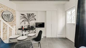 Apartment | Dining