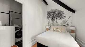 Apartment | 1 bedroom, laptop workspace, iron/ironing board, bed sheets