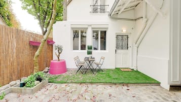 Apartment | Outdoor dining