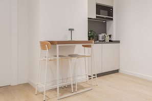 Frigorifero, microonde, macchina per tè/caffè, tostapane