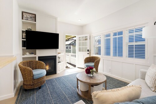 Sunny Capitola Cottage - 100 Steps to the Sand