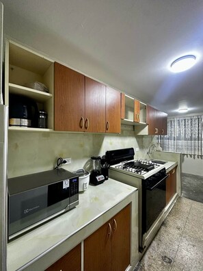 Fridge, microwave, oven - Prime Location in Trujillo Near Ovalo Papal, Shopping Centers and City Center (Trujillo)