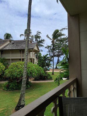 A hotel with a balcony, lush greenery, and a view of the ocean. - ISLANDER ON THE BEACH #256
Spectacular sunrises just a few steps to the Ocean! (Kapaʻa)