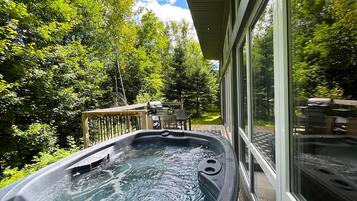 Villa (2 Bedrooms) | Utendørs boblebad