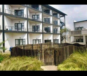 Room, 1 Bedroom, Balcony | Exterior - Room-diamonds Apartment 212 (Johannesburg)