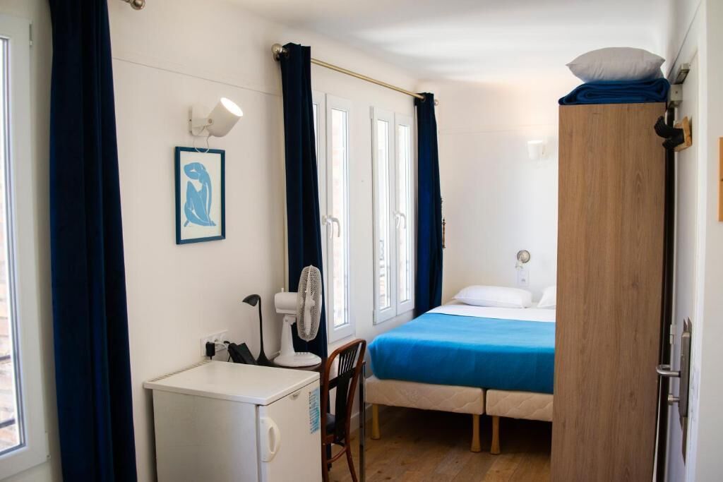 Suite Junior, vista cortile | Una cassaforte in camera, tende oscuranti, insonorizzazione