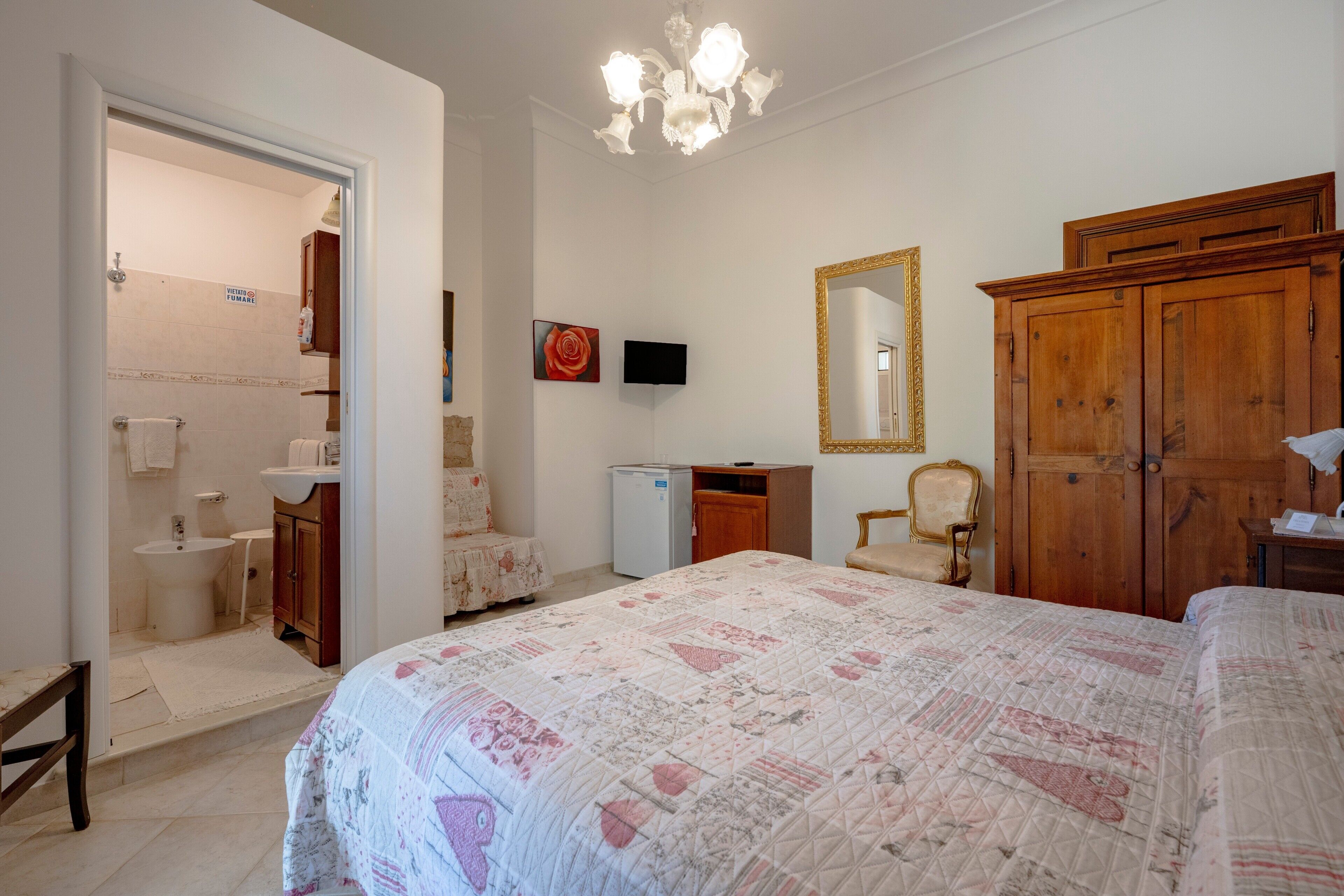 Iron/ironing board, WiFi, bed sheets
