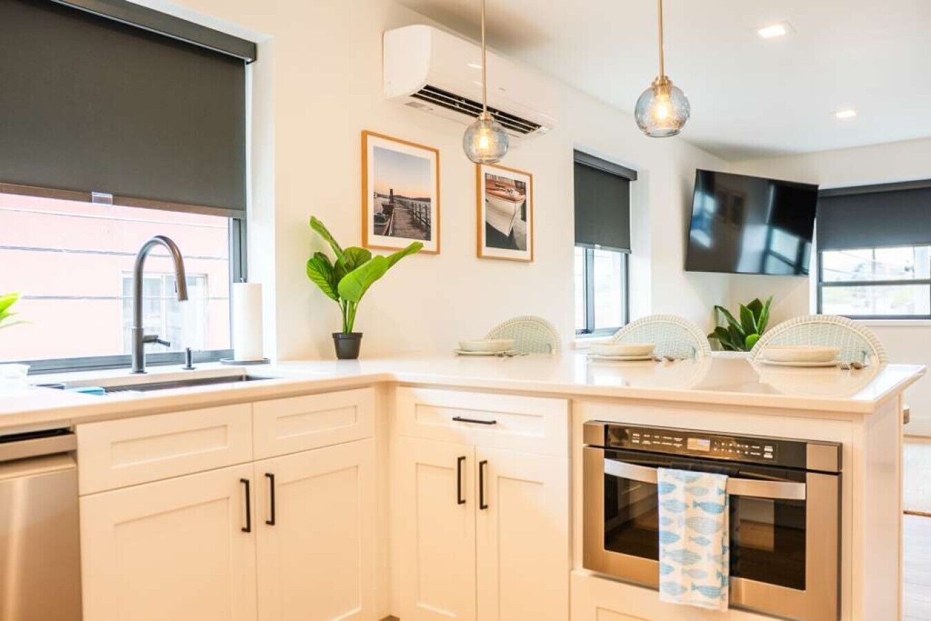 Geladeira, micro-ondas, cooktop, lava-louças