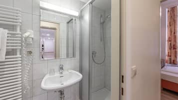 Kostenlose Toilettenartikel, Haartrockner, Handtücher, Seife