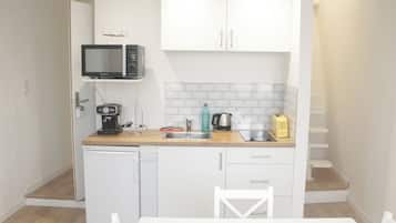 Fridge, microwave, oven, coffee/tea maker