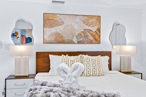 Desk, iron/ironing board, travel cot, WiFi - Toucan Tiki Retreat | Coastal Modern - Heated Pool (Deerfield Beach)