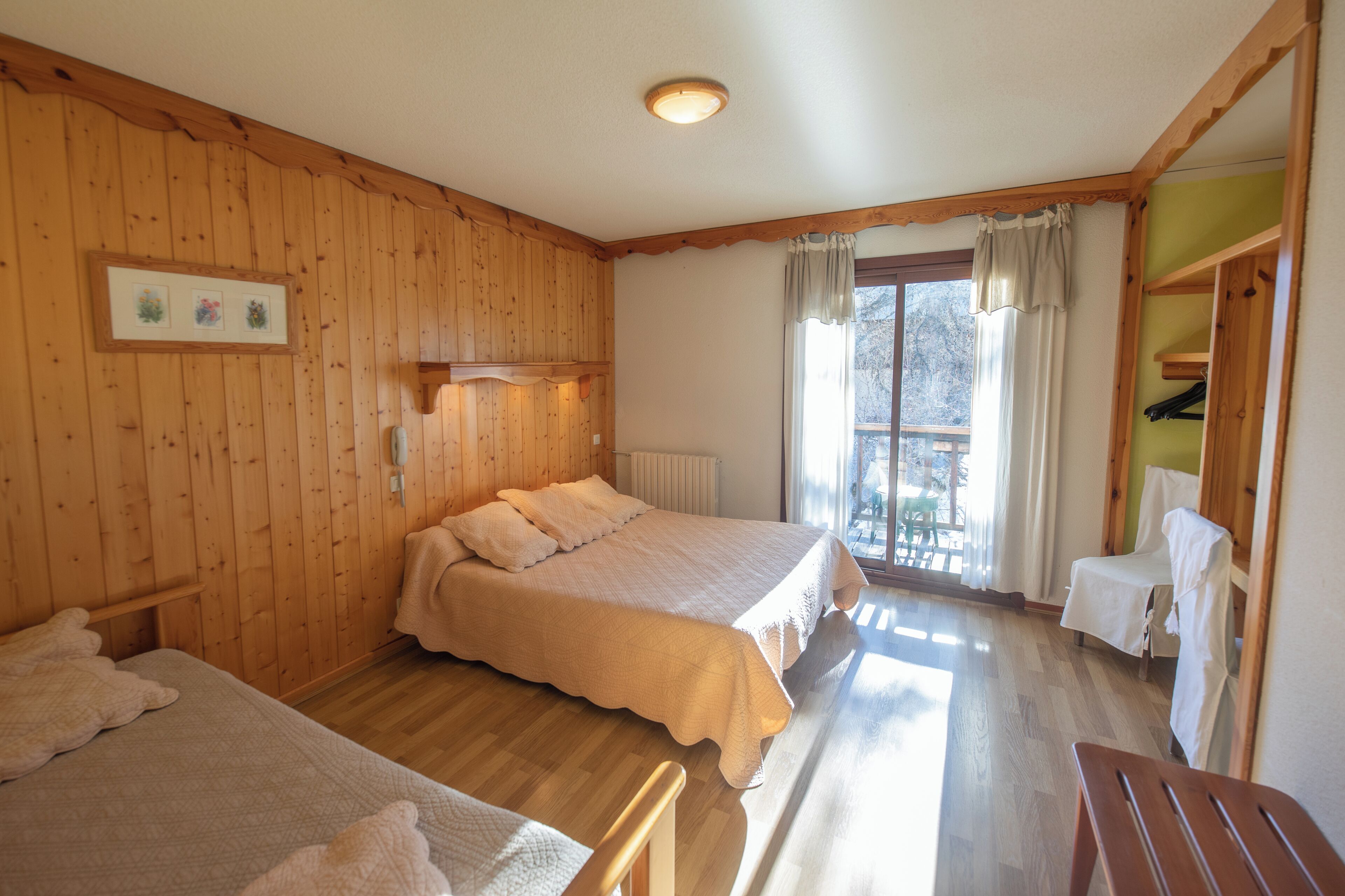 11 chambres, fer et planche à repasser, accès Internet, draps fournis