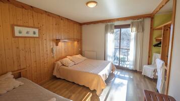 11 chambres, fer et planche Ă repasser, accĂšs Internet, draps fournis