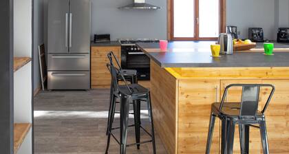 chalet 11 ch.de 15 a 28 pers, spa,piscine sdb/wc balcon cheminée ,parking privé