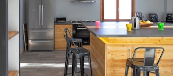 Chalet 11 ch.de 15 to 28 pers, spa, pool bath/wc balcony fireplace, private parking