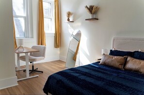 2 habitaciones, tabla de planchar con plancha, wifi y ropa de cama 
