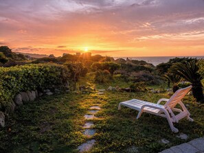 A pathway leading to a bench overlooking a sunset view. - Casa Audrey by Wonderful Italy (Santa Teresa di Gallura)