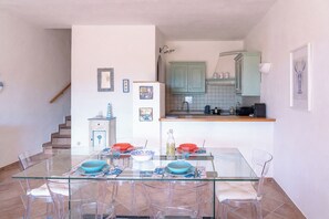 Apartment, 3 Schlafzimmer, Meerblick | Wohnbereich