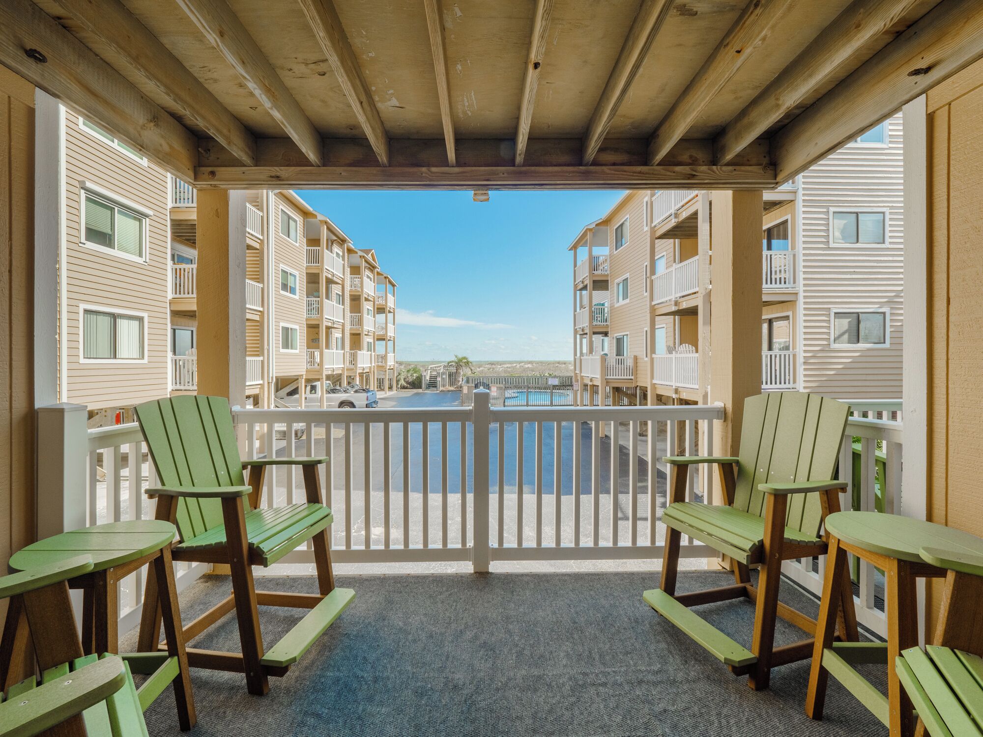 Condo (2 Bedrooms) | Front of property