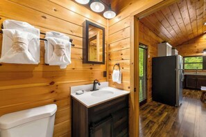 Shower, towels - Picturesque, Updated Chalet with HotTub, Great Location, & Spacious Decks (Sevierville)