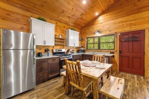 Fridge, microwave, oven, stovetop - Picturesque, Updated Chalet with HotTub, Great Location, & Spacious Decks (Sevierville)