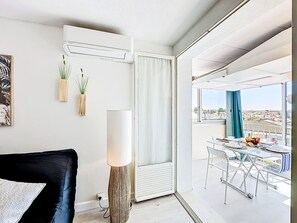 TV - Port Royal - Drakkar by Interhome (Le Grau du Roi)