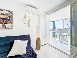 TV - Port Royal - Drakkar by Interhome (Le Grau du Roi)