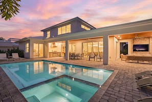 Pool - Central Naples Luxury  - Pool, Spa and Prime Location (Naples)