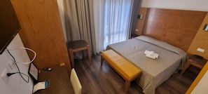 Classic Room | In-room safe, desk, blackout drapes, iron/ironing board - Unity affitta camere Padova RC12 (Abano Terme)