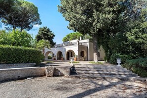Unclassified image, 4 of 40, button - Villa 'Luciana' with Private Terrace, Wi-Fi, and Air Conditioning (Martina Franca)