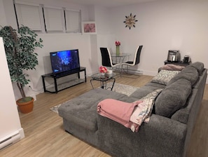 House, 1 Bedroom | Living area - Charming Haven House (Moncton)