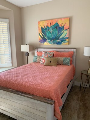 Silitysrauta/-lauta, Wi-Fi, vuodevaatteet