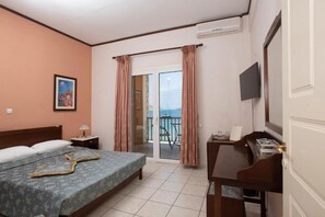 Tripla Comfort, vista mare | Una cassaforte in camera, tende oscuranti, Wi-Fi gratuito