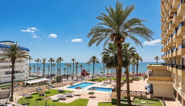 Exterior - Beachfront Studio w/ Sea Views & Pools REF022 (Benalmádena)